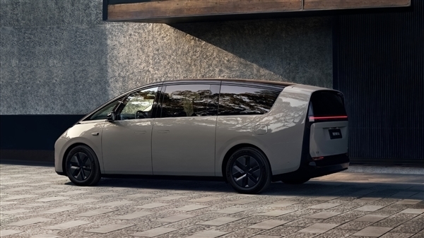 年轻人移动的家 理想L6全新专属配色出炉:名为“小象灰”