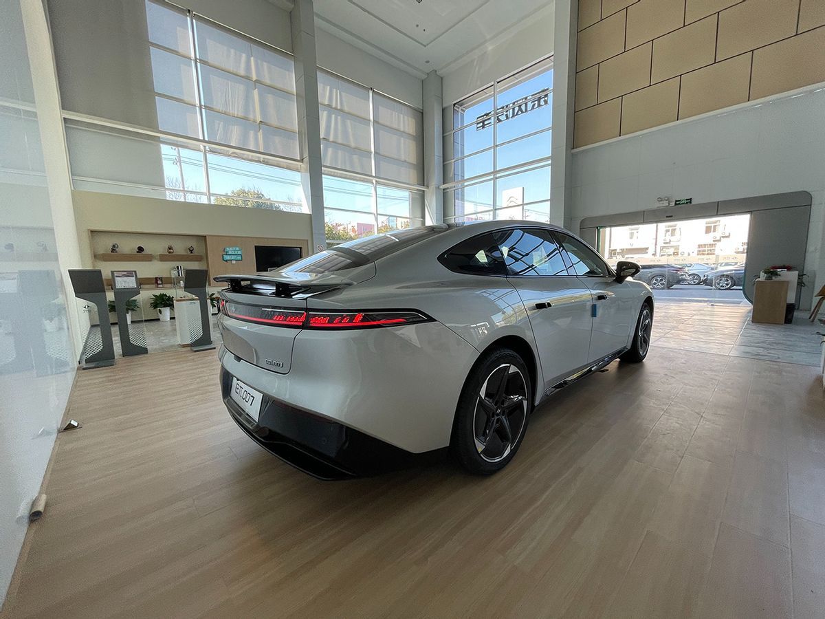 这位也叫007,增程纯电双修,探店东风奕派eπ007