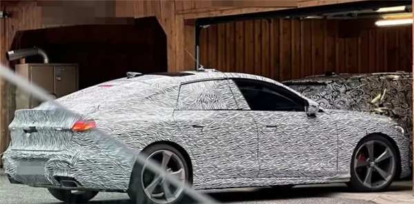 首搭华为高级智驾!上汽奥迪A5L曝光:全面碾压进口版车型