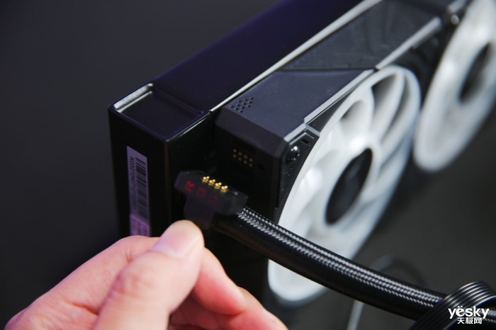 ROG MAXIMUS Z890 HERO主板+龙神3 EXTREME礼盒开箱:顶级配置,信仰拉满