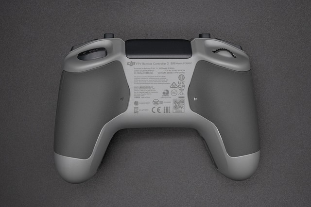 大疆Avata 2评测:新增一键花飞,自带桨保零基础上手的飞行体验无人机