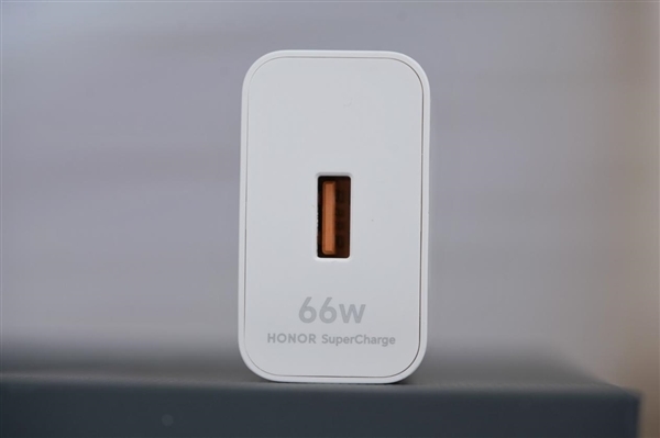 年度折叠屏手机推荐!荣耀Magic V3绒黑色图赏