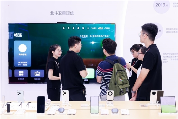 户外出行神器!华为Pura 70系列亮相中国移动大会 双星通信技术引关注