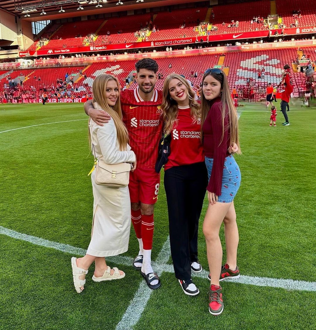 白衣女子索博女友Buzsik Borka