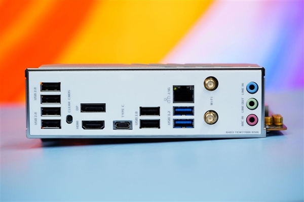 正面没有一根线!铭瑄H770YTX D5 WIFI主板图赏