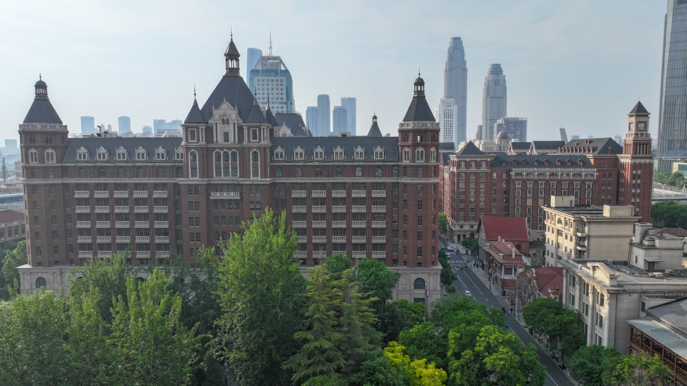 这是无人机拍摄的坐落于解放北路历史文化街区的一处欧式城堡风格建筑。新华社记者 孙凡越 摄