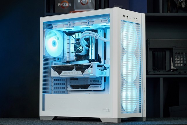 摆脱理线烦恼!TUF GAMING 4070Ti SUPER WHITE背置显卡