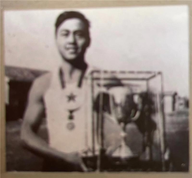 1953年国家体操集训队成立，图为队长陆恩淳。（图片源自国家体育总局）