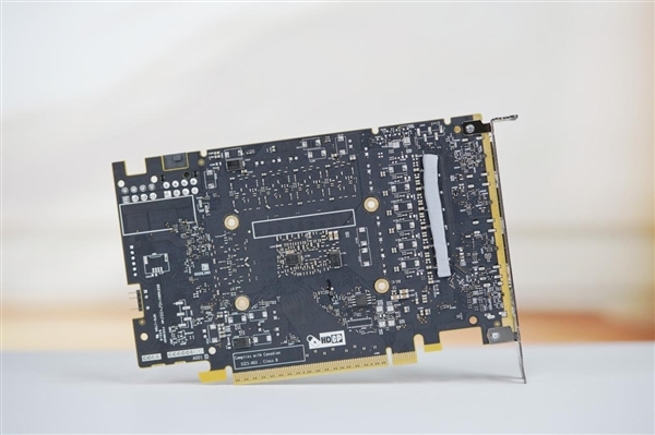 纯白双风扇!傲世追日Intel锐炫B580 OC显卡图赏