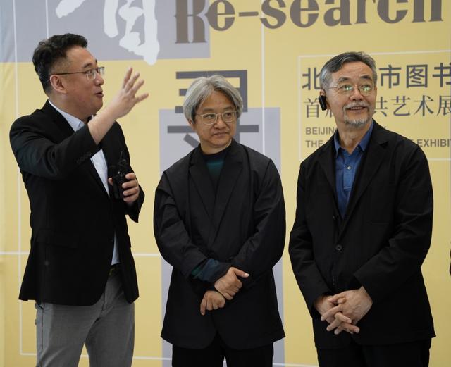 北京城市图书馆副馆长李念祖主持开幕