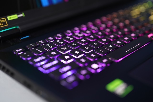 上手体验2024款掠夺者战斧18:14代i9+RTX 4090的顶级游戏神器