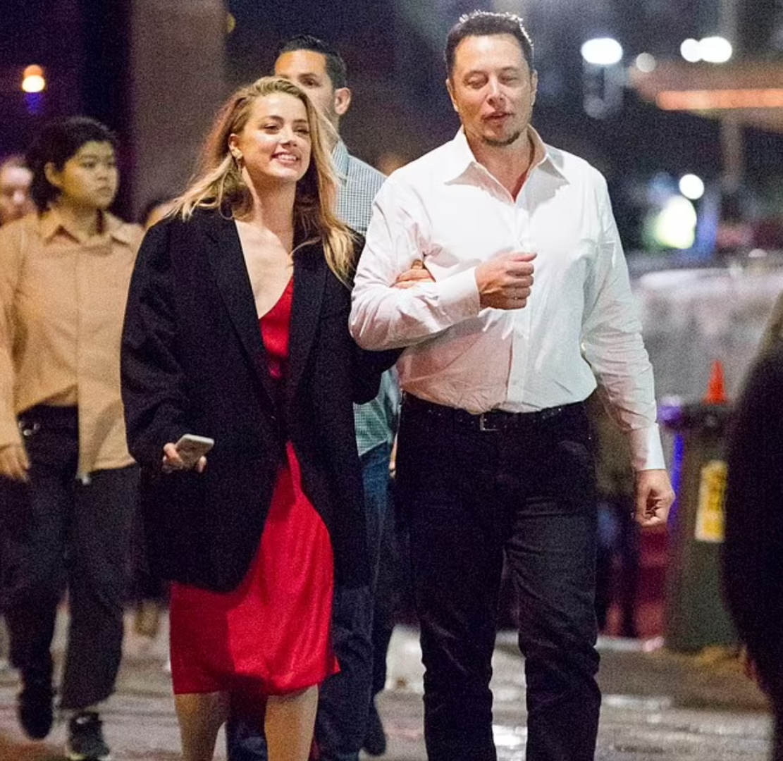 怀疑前女友“海后”出轨，马斯克曾雇私家侦探监视对方，疑将给出详细说明_凤凰网, image size:1111x1080