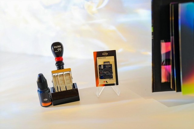 一次成像也有高级感 富士instax mini 99拍立得相机上手评测