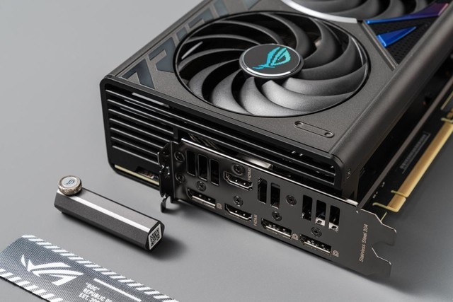 性能起飞,巅峰之选!华硕4070TiS超能力显卡