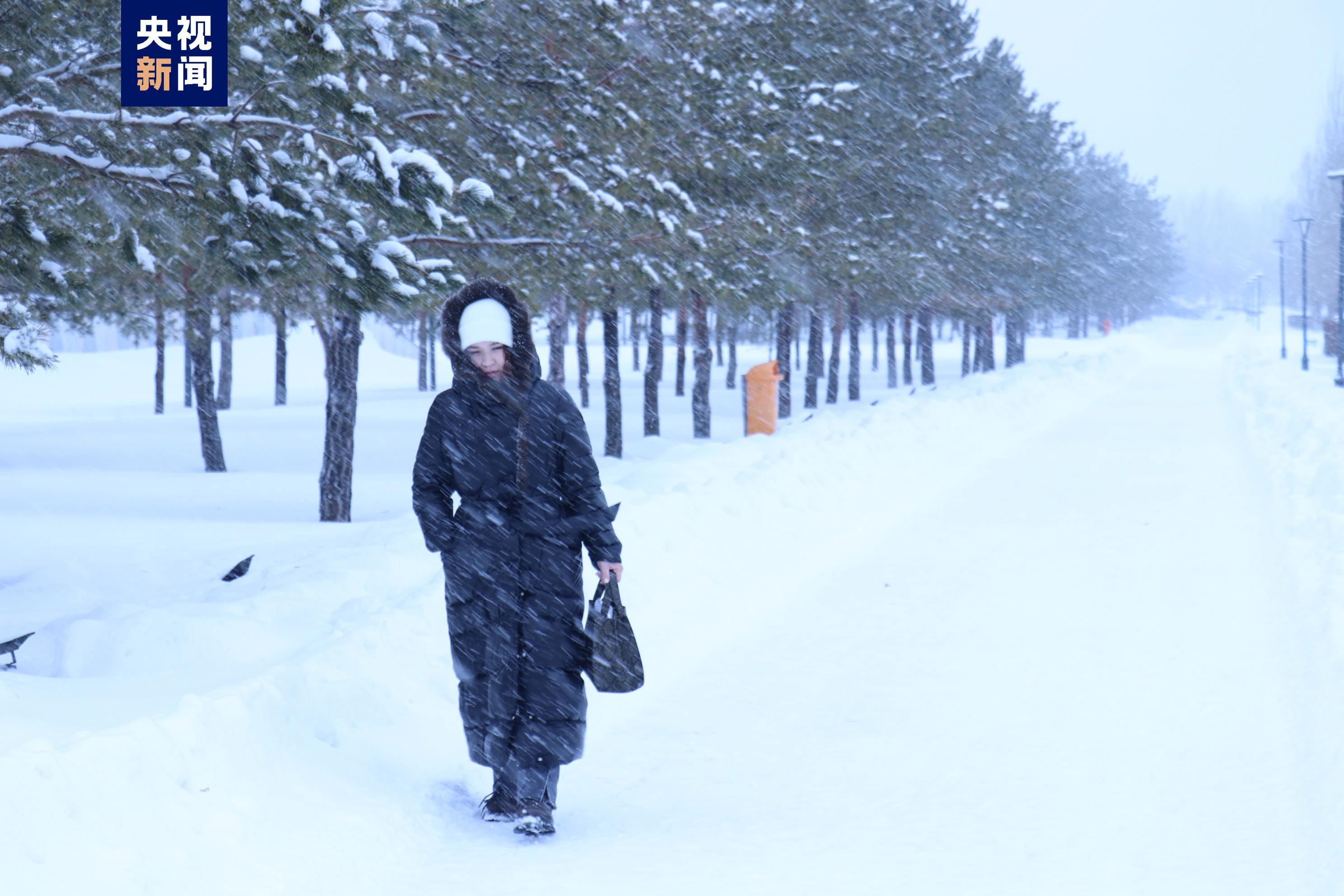 △当地时间2024年1月10日，哈萨克斯坦首都阿斯塔纳迎来暴风雪天气