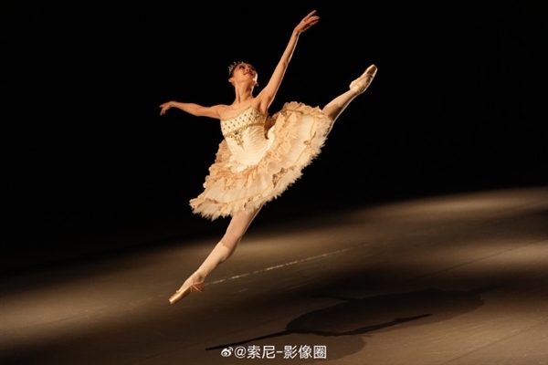 22000元!索尼首款F/2大光圈标准变焦G大师镜头发布 媲美定焦