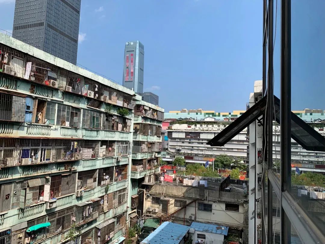跌得只剩零头?深圳一学区房三年前14万元/平米,现在4万元/平米