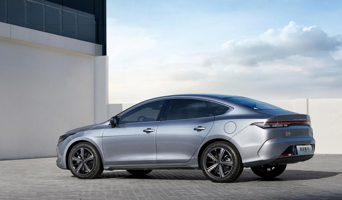 比亚迪“王炸” 秦PLUS/驱逐舰05新款7.98万元起 不给油车留活路?