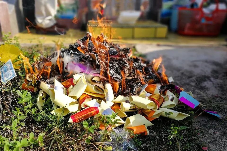 南通禁止冥币纸钱,为什么老百姓那么生气?_凤凰网
