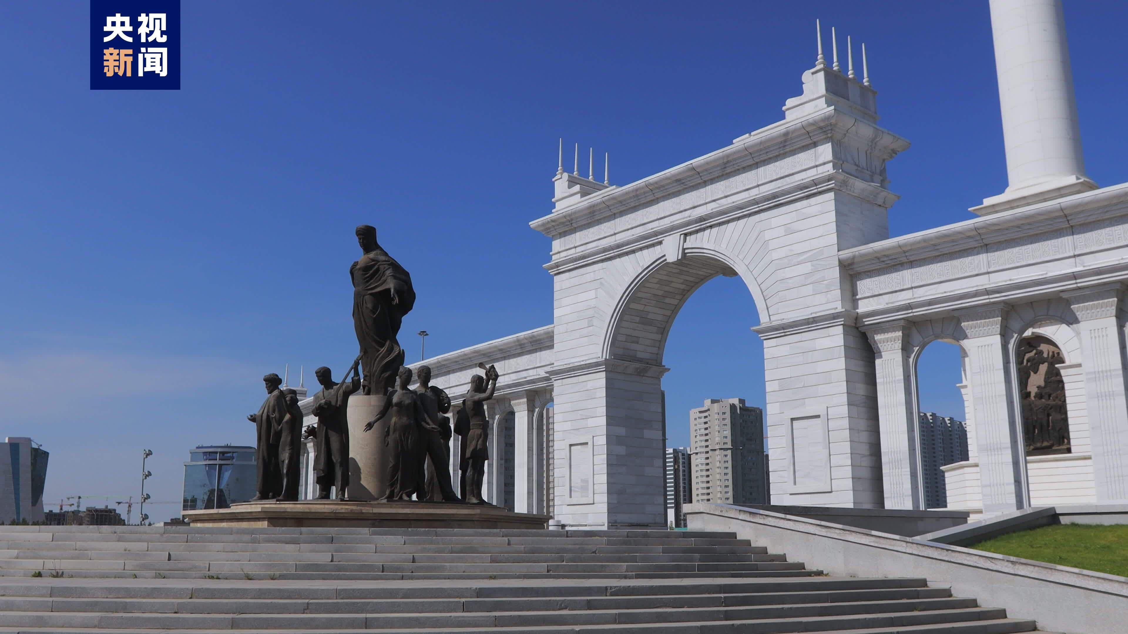 △位于阿斯塔纳的哈萨克斯坦人民纪念碑