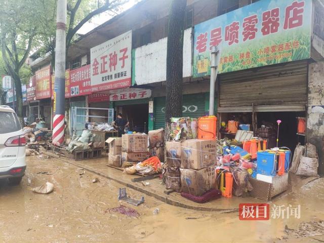 民建路边场景