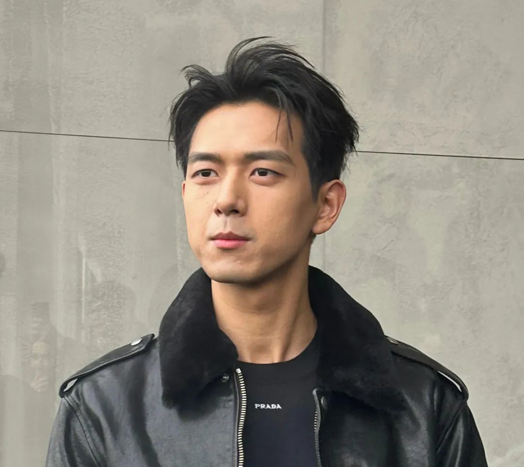 时装周明星生图：周杰伦状态不佳，朱一龙林俊杰造型难看