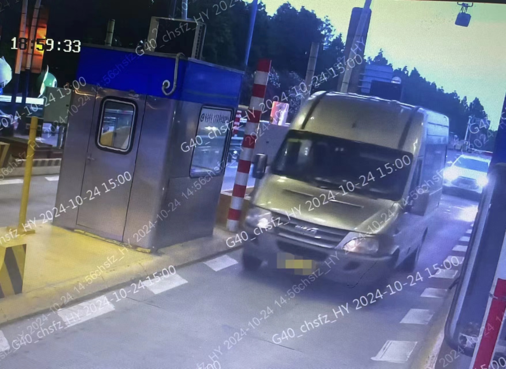 男子“跟车蹭卡”180余次偷逃高速费近万元，涉盗窃罪被抓_凤凰网