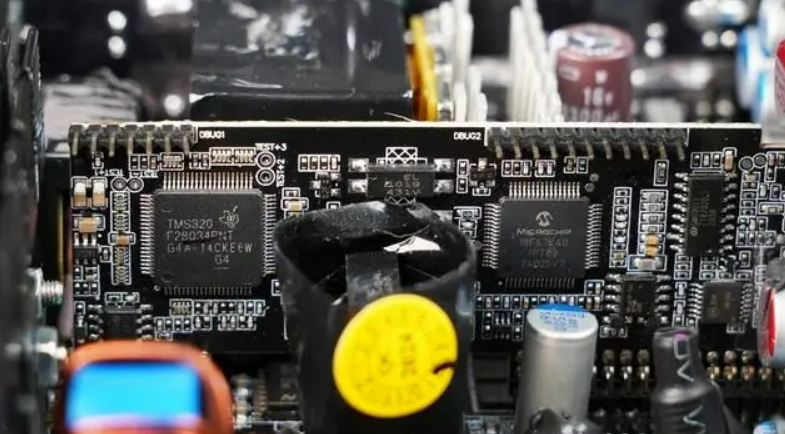 鑫谷电源翻身之作!昆仑九重KE-1300P评测:噪音极低 12V输出电压稳得没治了