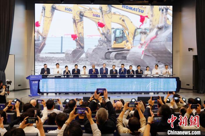 6月20日，波音公司、上海机场集团和中国东方航空公司的合资企业——上海波音航空改装维修工程有限公司在临港综合保税区宣布其新机库破土动工。　 中新社记者 殷立勤 摄