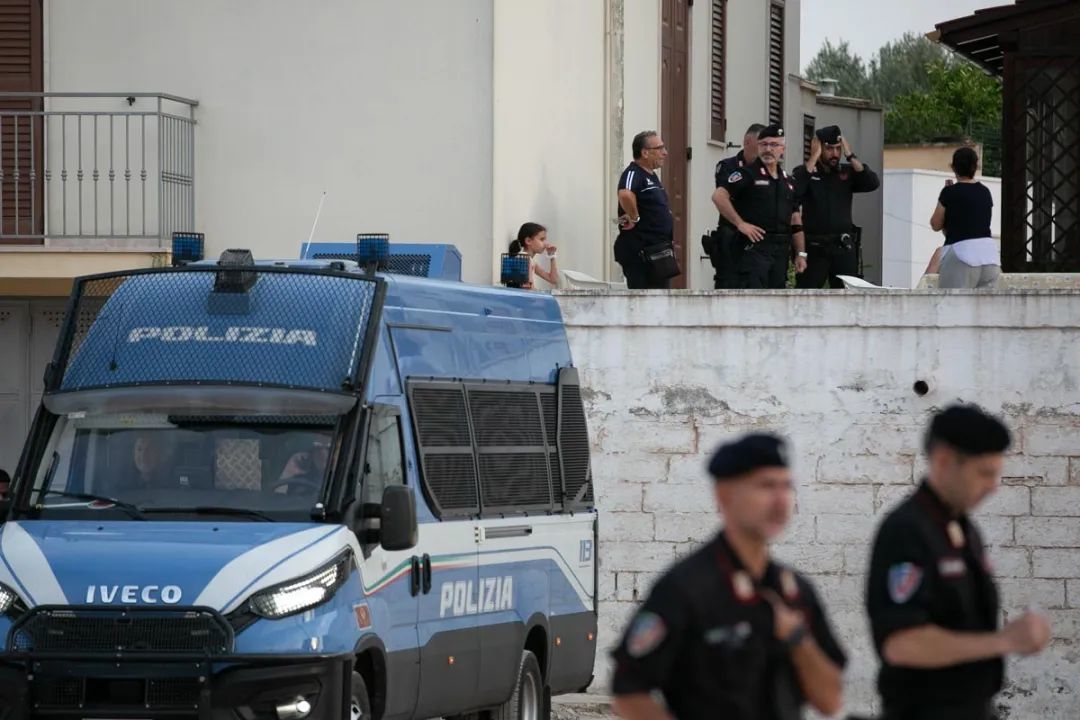 法萨诺火车站附近警备森严。