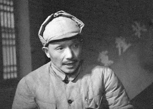 1949 年 3 月，西柏坡，邓小平在中共七届二中全会上发言