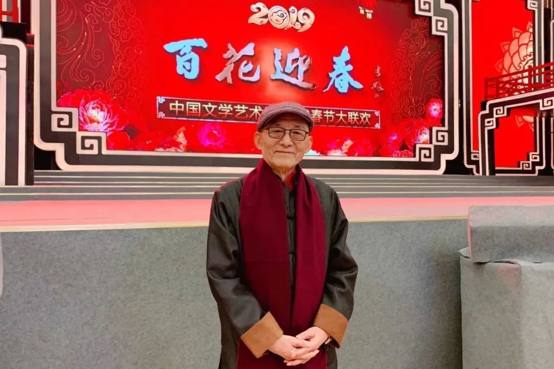 游本昌受邀参加中国文学艺术界2019春节大联欢 / 图源：@游本昌