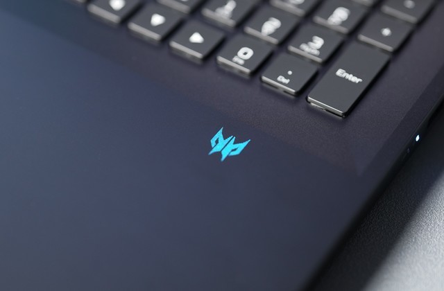 上手体验2024款掠夺者战斧18:14代i9+RTX 4090的顶级游戏神器