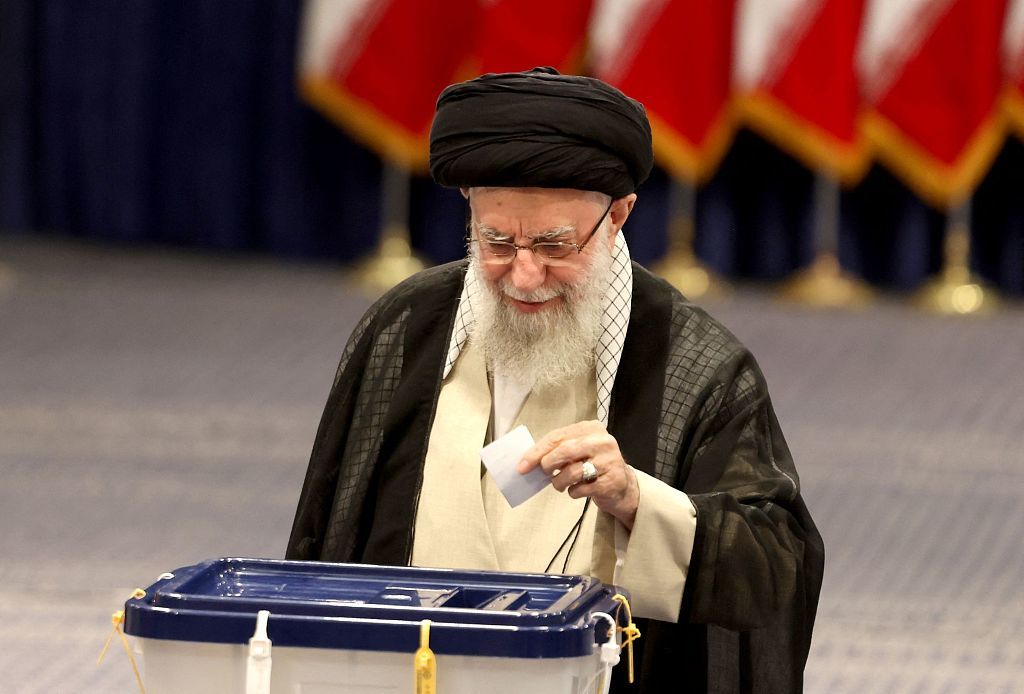 莱希去世40天后，伊朗举行大选，哈梅内伊呼吁民众积极投票