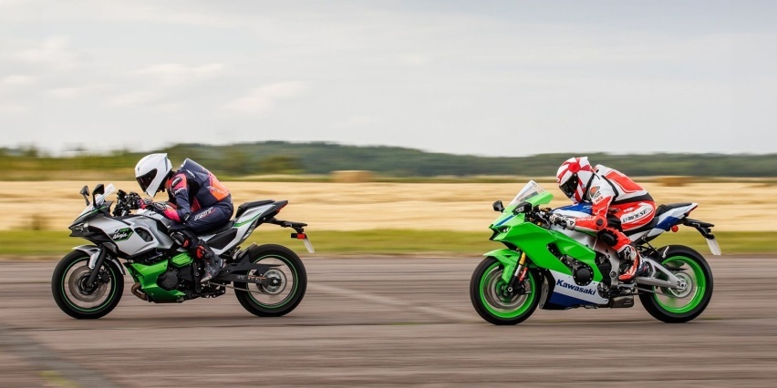 英媒实测Ninja 7 Hybrid/Ninja ZX-10R直线加快