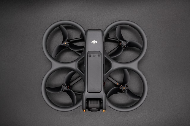 大疆Avata 2评测:新增一键花飞,自带桨保零基础上手的飞行体验无人机