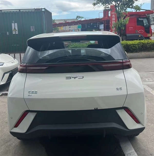 荣耀版将停产 新款比亚迪海鸥实车曝光:解决一个开车痛点