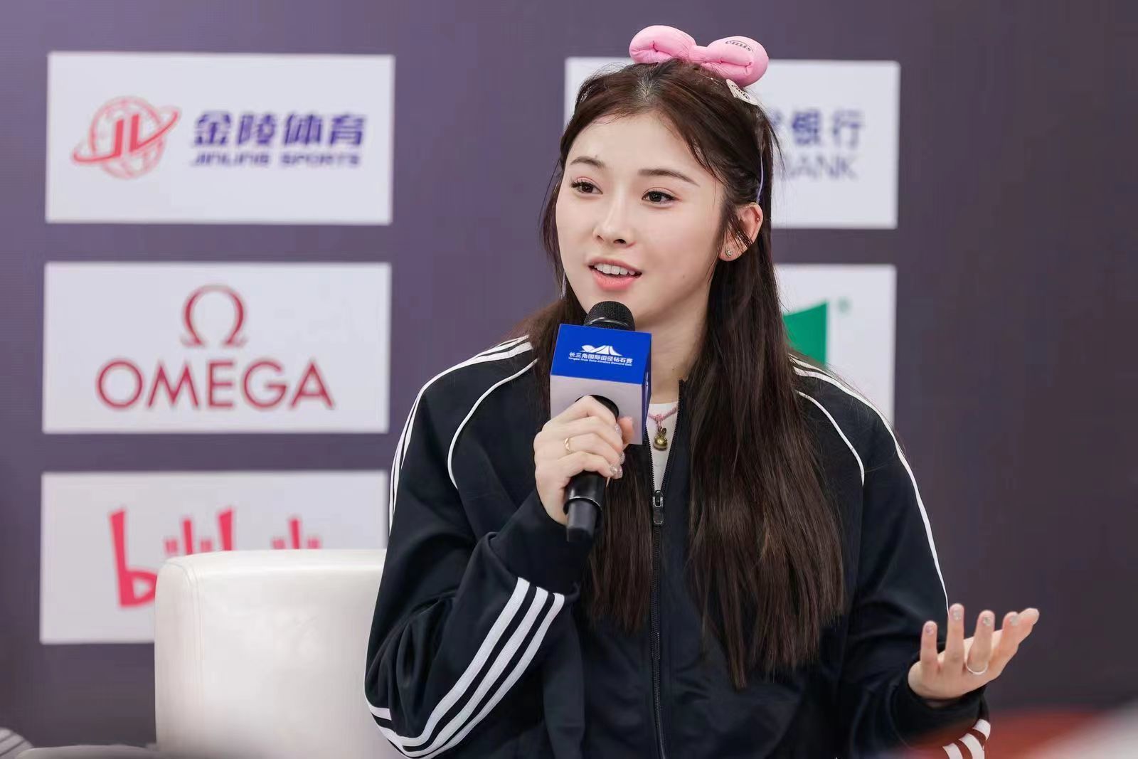 吴艳妮在赛前发布会上。
