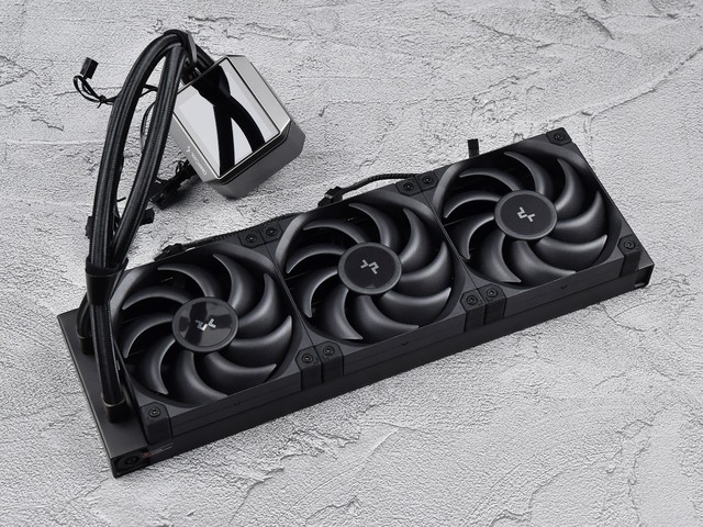 九州风神冰暴360水冷散热器评测:自带屏幕的散热高手