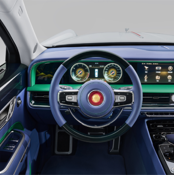 大叔车展上下订800万元红旗国礼顶配:我们这代人有爱国的情怀