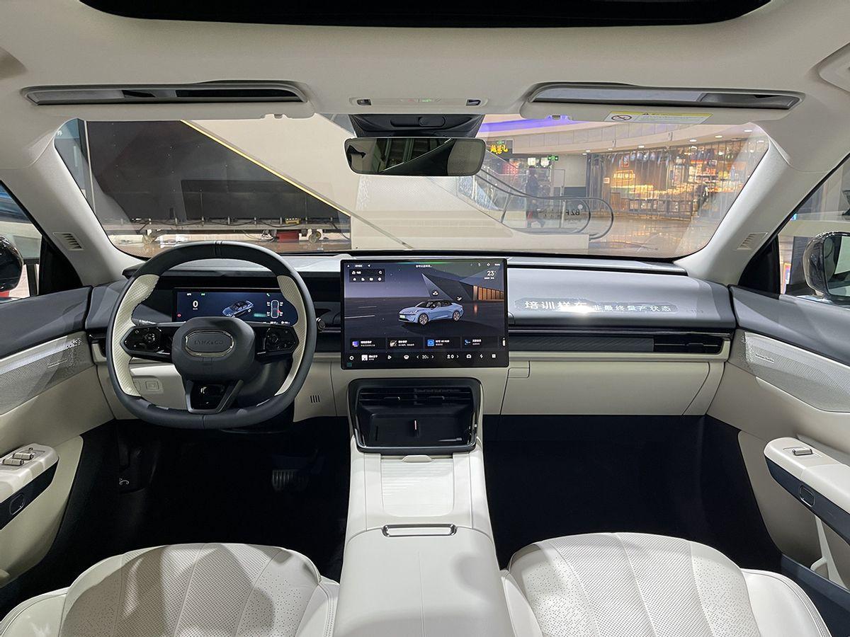 领克07实拍:预售18万元起,驼背车顶有争议,TA和海豹DM-i选谁?