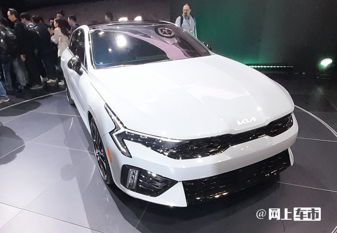 起亚新款k5纽约车展实拍年内国产开售比迈腾好看