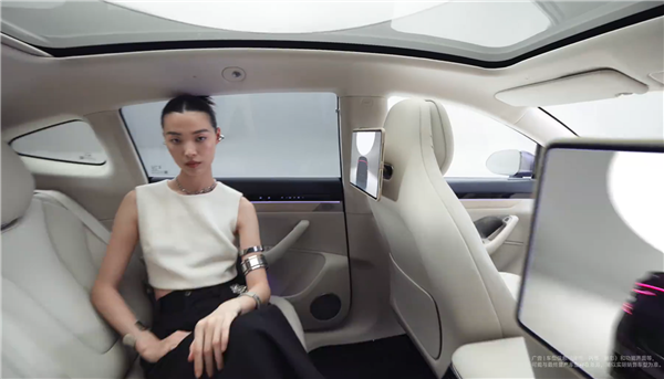 特斯拉Model Y强劲对手 智界R7内饰首曝:S7同款远端仪表