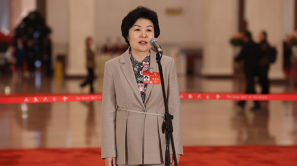 2024年3月7日，北京，全国政协十四届二次会议第二场“委员通道”集体采访活动。全国政协委员、黑龙江省哈尔滨市副市长张海华。视觉中国 图