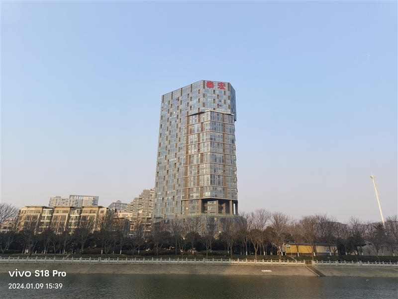 打破人像手机性能边界!vivo S18 Pro评测:不仅拍人好 玩游戏更出色