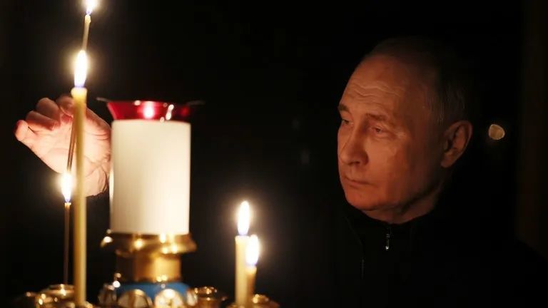 邪在宇宙悼念日当天，俄罗斯总统普京面火蜡烛，忌惮邪在克罗库斯城音乐厅惧怕松迫中的受害者