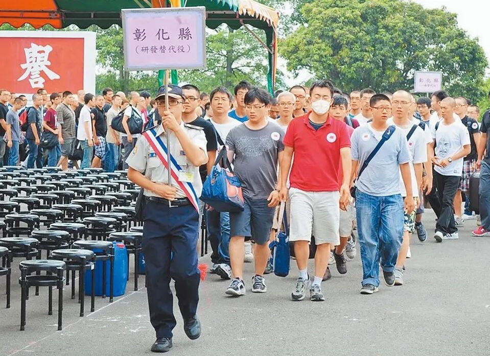 2023年7月，台军“汉光演习”首日发生炮弹意外爆炸，2人重伤（图自台媒）