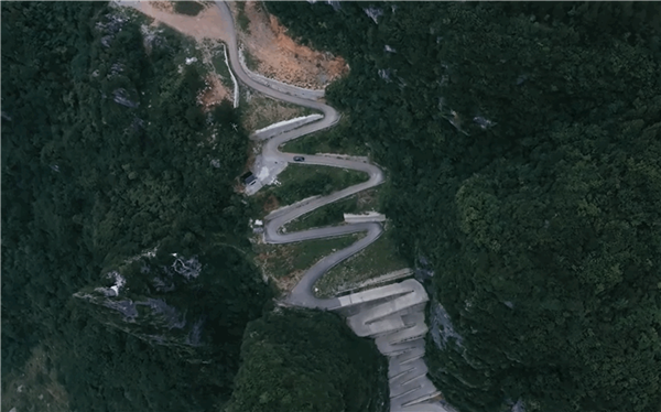 腾势Z9 GT首发易三方圆规掉头:重庆18道急弯一把过