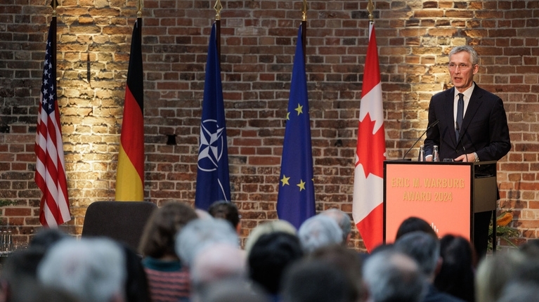 当地时间4月25日，北约秘书长斯托尔滕贝格在德国柏林活动讲话 图自北约官网