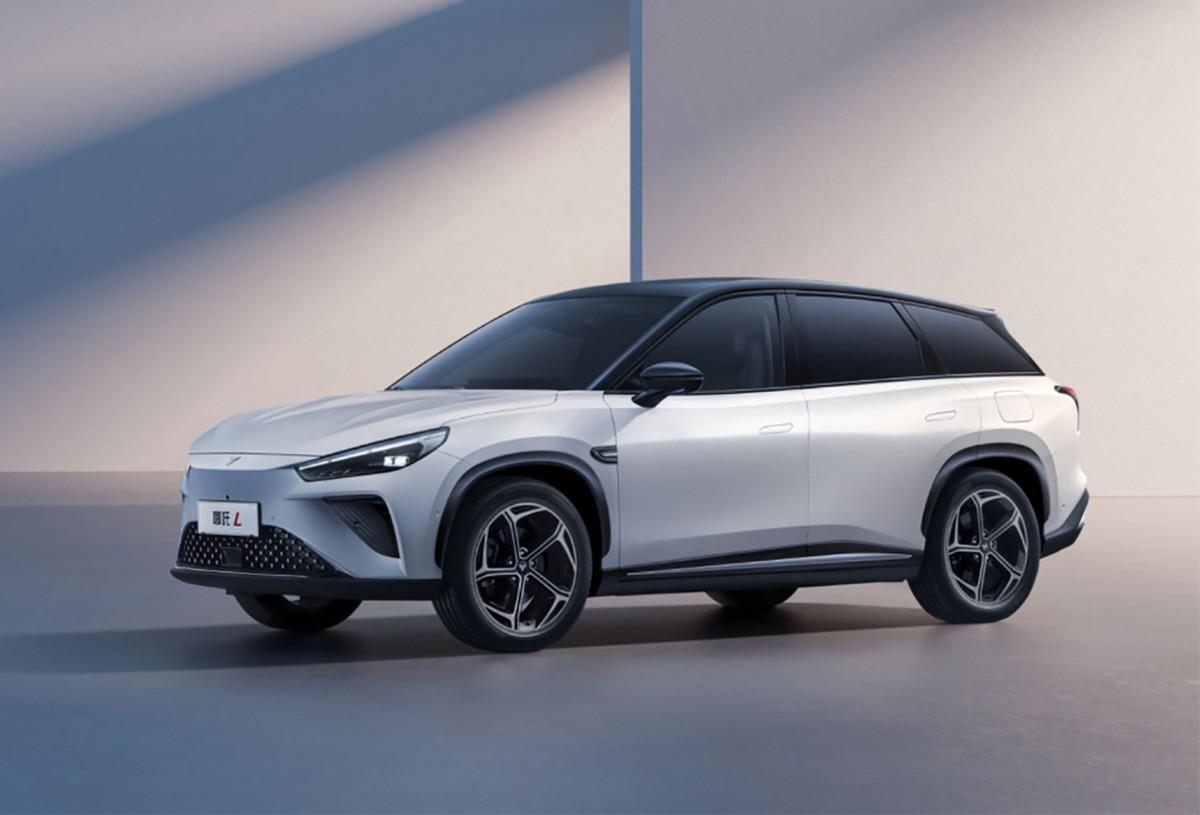 背着大电池的混动SUV:纯电续航超300km,能加油,主打一车两用